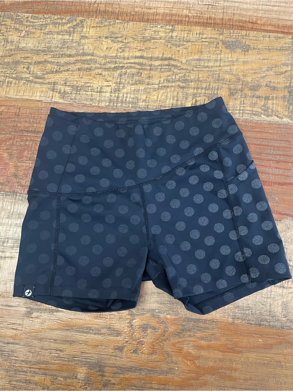 Oiselle women’s 6 Reflective  Polka Dot athletic Shorts 6 Athleisure athletic